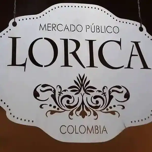 Mercado público de Lorica, Córdoba, Colombia, en la noche.