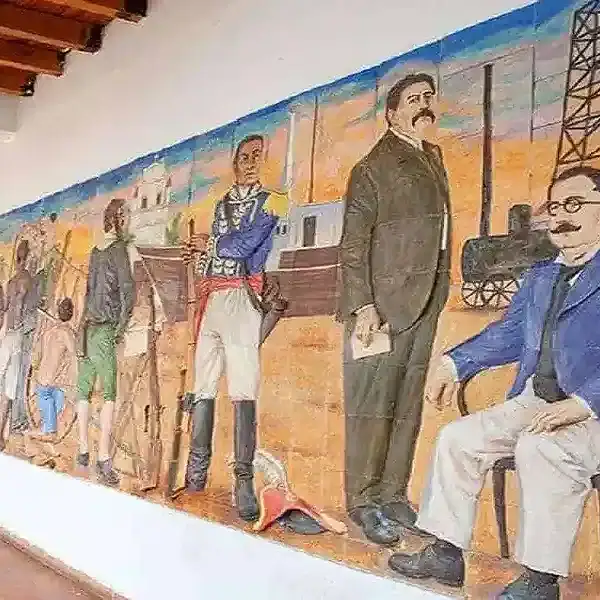 Pintura mural de personajes históricos y científicos en Lorica, Córdoba, Colombia.