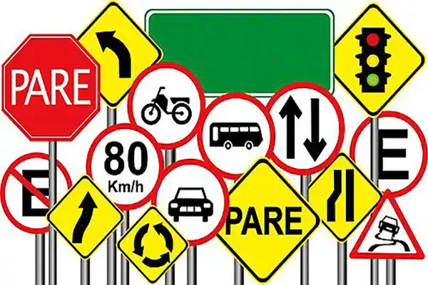 Tráfico y movilidad 16 Variedad de señales de tránsito en una imagen.